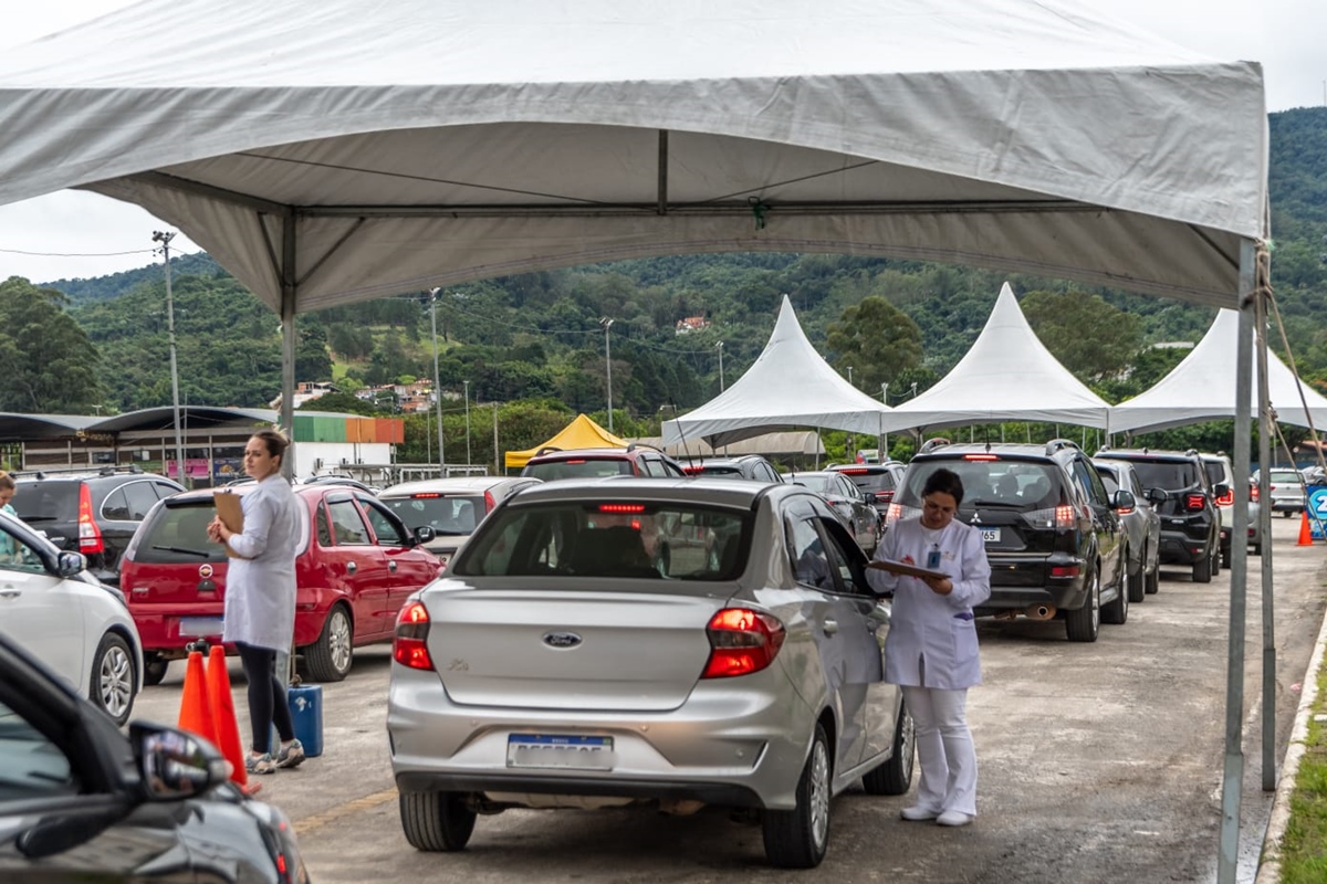 Drive Thru da vacinação em Mogi das Cruzes